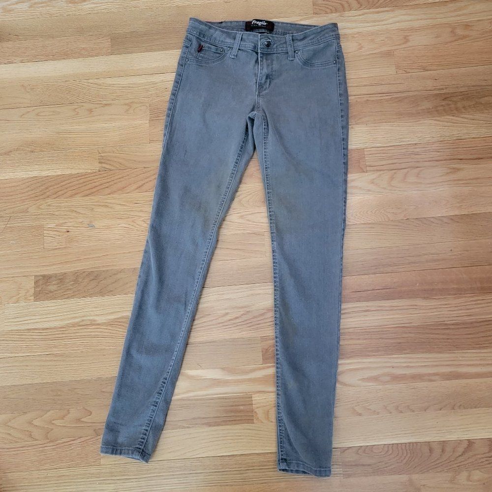 Fragile Blue Jeans Women's Gray Comfort Five Pocket Style Jeans Size 7